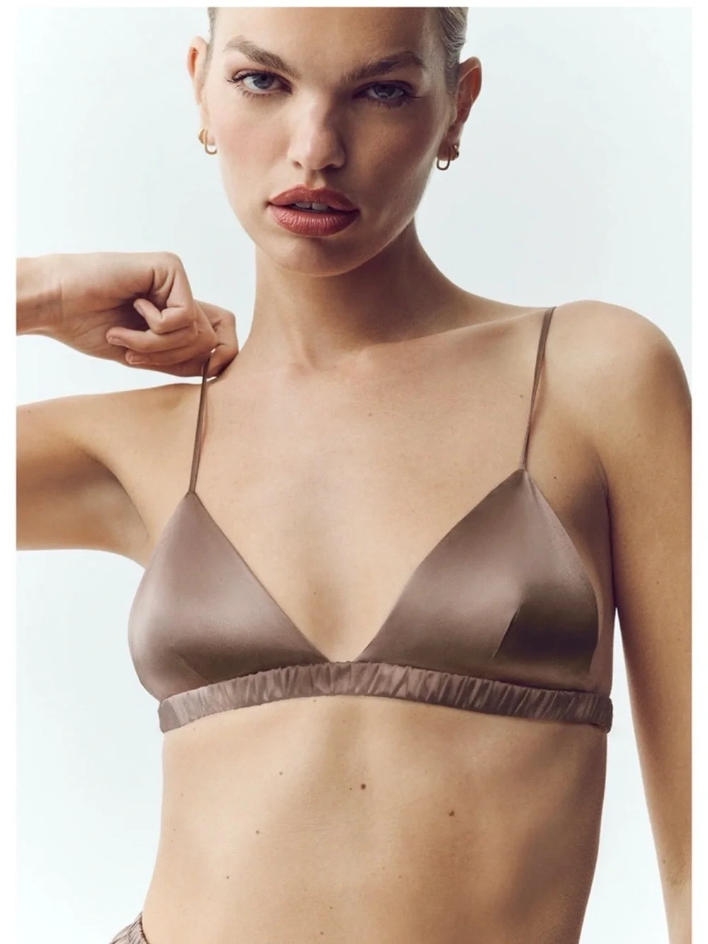 Alo Yoga Silk Luminous Bra in the color alpine cocoa size Medium NEW